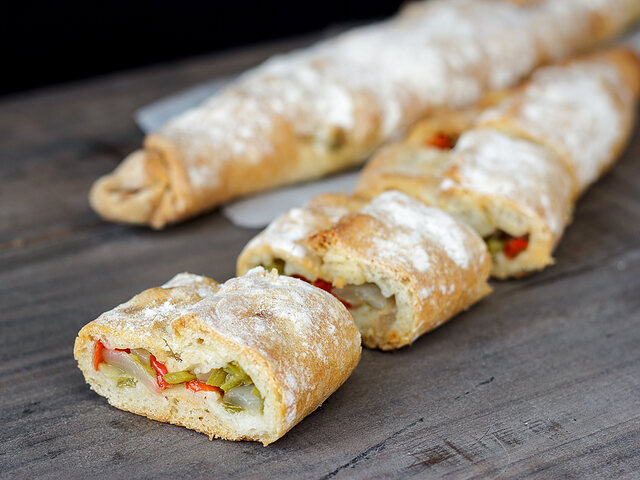 Pan Relleno de Pimientos y Cebolla