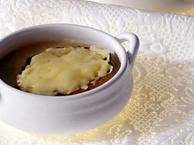 Sopa clásica de cebolla