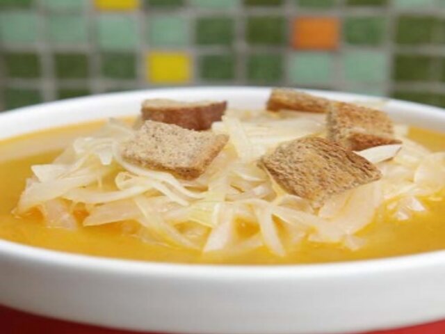 Sopa de cebolla y crutones